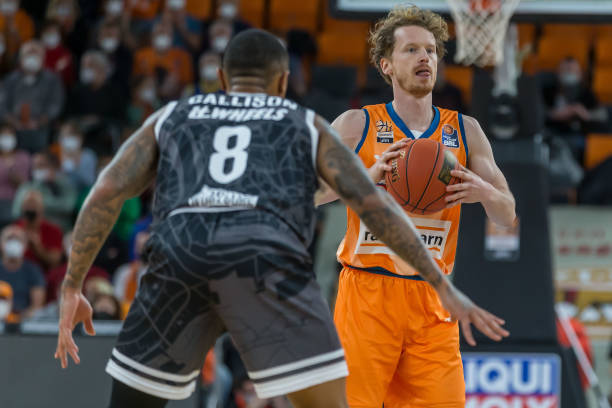 合出现在第 合出现在第